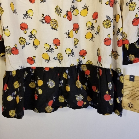 DEMOCRACY Fruit Print Top Smocked Ruffle Peplum Hem Women's Small Relaxed Cream - Picture 7 of 16